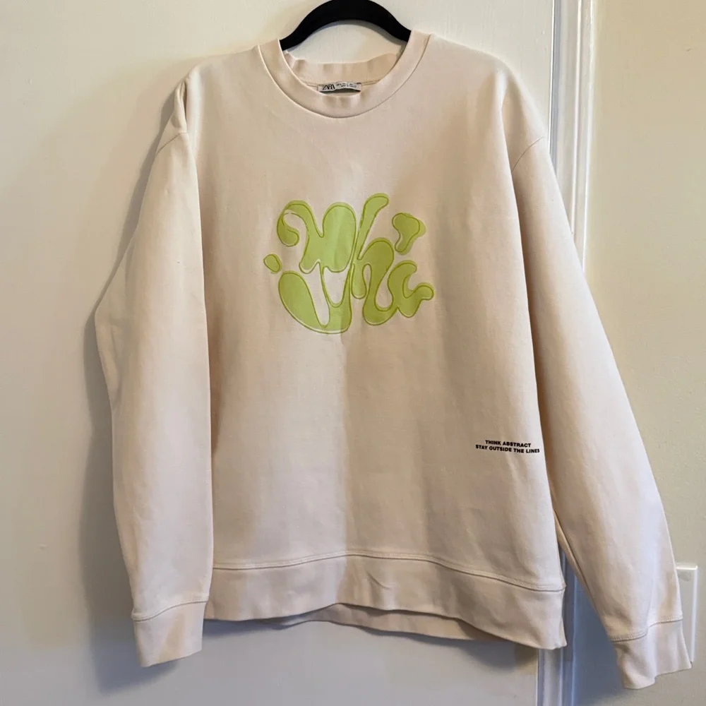 Zara Men oversized ecru sweatshirt.